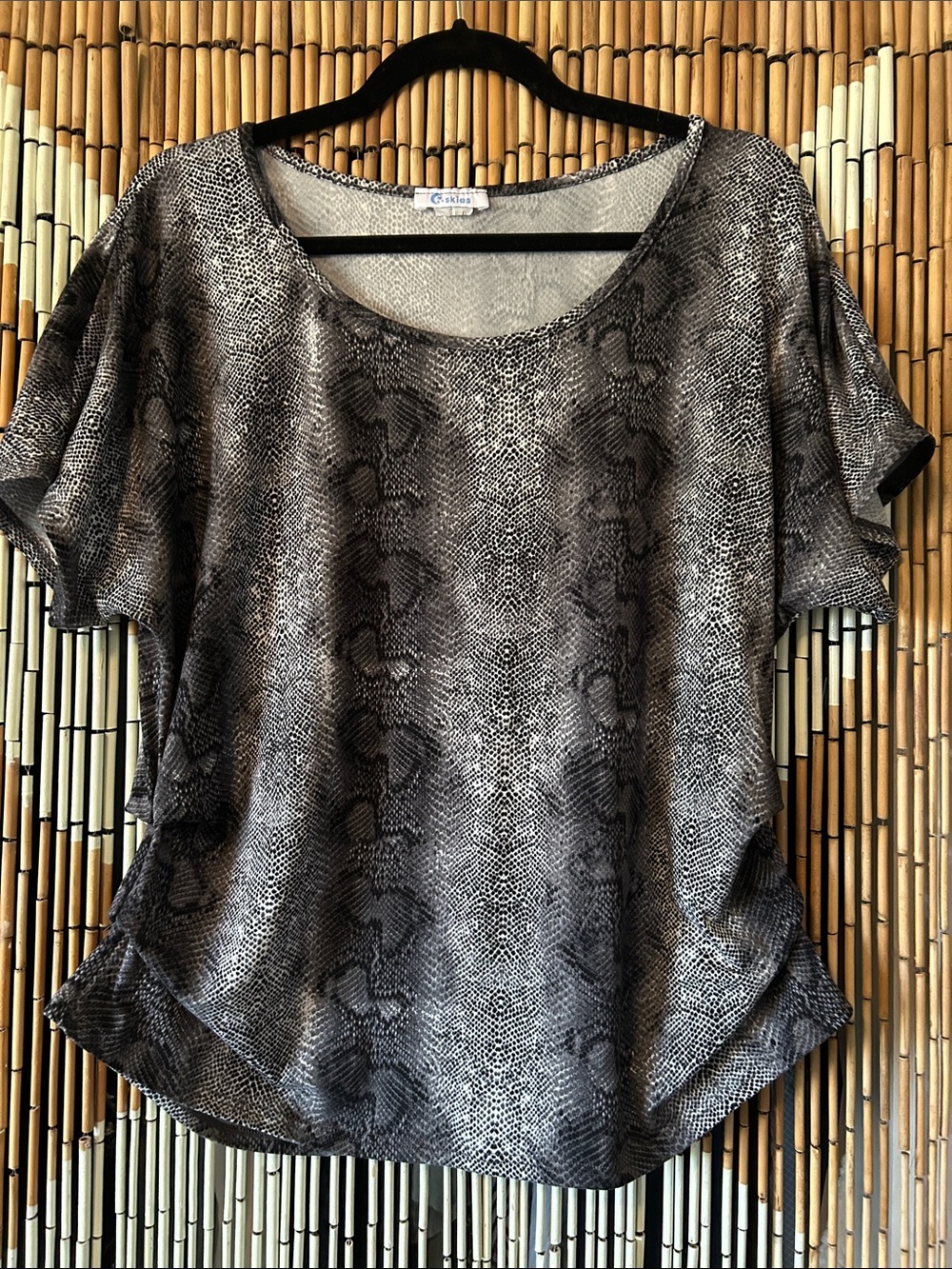 Black and Gray Snake-Print Short Sleeve Scoop Neck Top